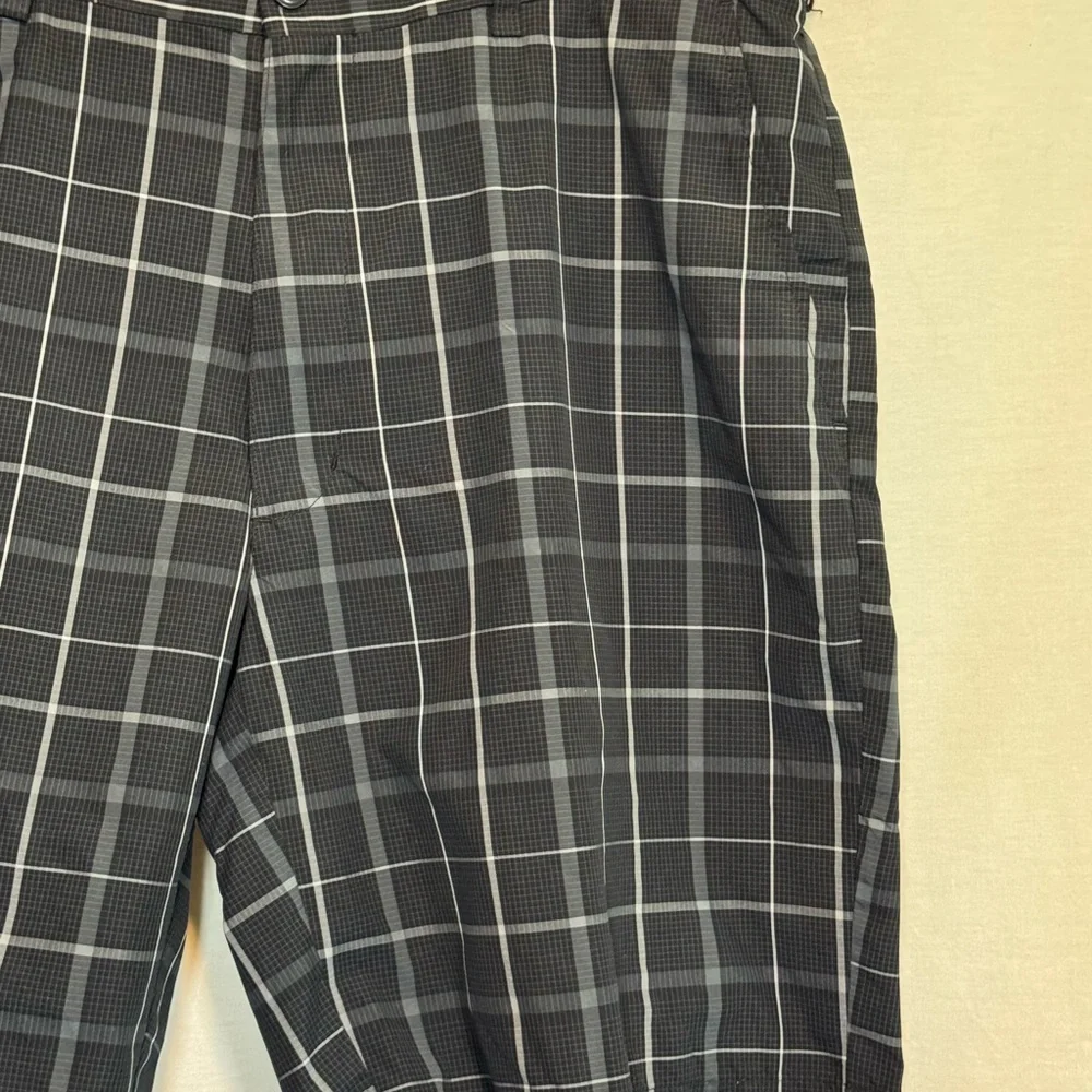 G-44 Men’s PGA Tpur Black Gray & White Plaid Summer Shorts‎ Size 36